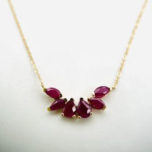 GARGANTILLA DE ORO AMARILLO DE 18 KILATES CON RUBIS