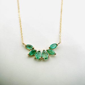 GARGANTILLA DE ORO AMARILLO DE 18 KILATES CON ESMERALDAS