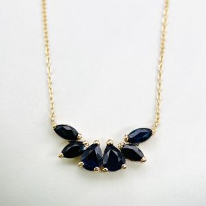 GARGANTILLA DE ORO AMARILLO DE 18 KILATES CON ZAFIROS